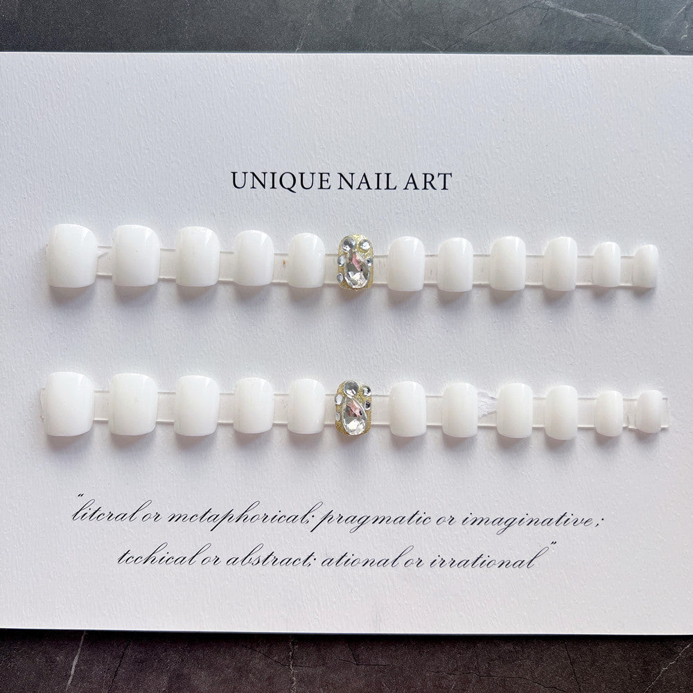 Elegantes Press-On Nagelset mit Strassakzent