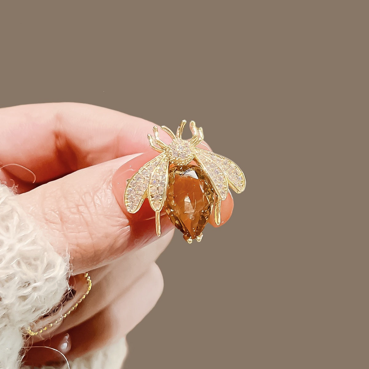 Exklusive Bienenbrosche mit Kristallen Brehn