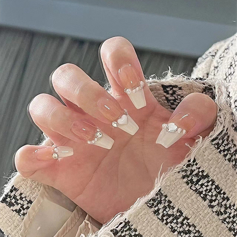 Kunstnagelset mit eleganten Blumen- und Glitzerverzierungen Brehn