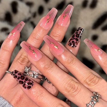 Künstlerische Press-On-Nagelspitzen Brehn