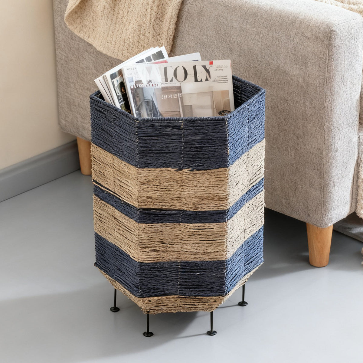 Stilvoller Wäschekorb aus Rattan mit Metallbeinen Brehn