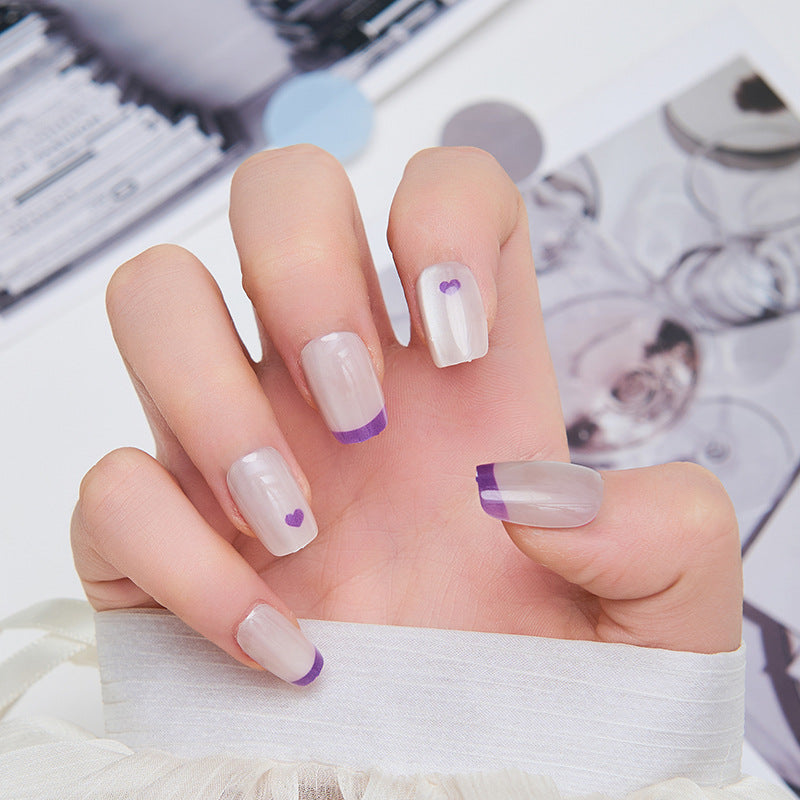 Kunstvolle Nagelverlängerungen mit floralen Akzenten Brehn