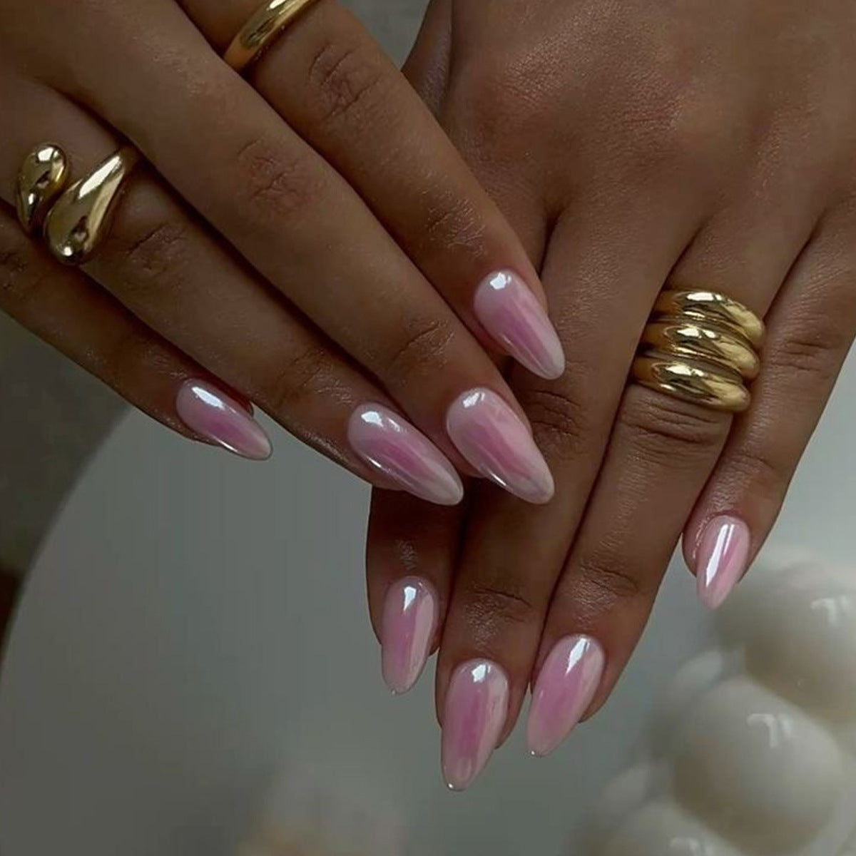Kunstvolle Nagelverlängerungen im eleganten Ombre-Design Brehn