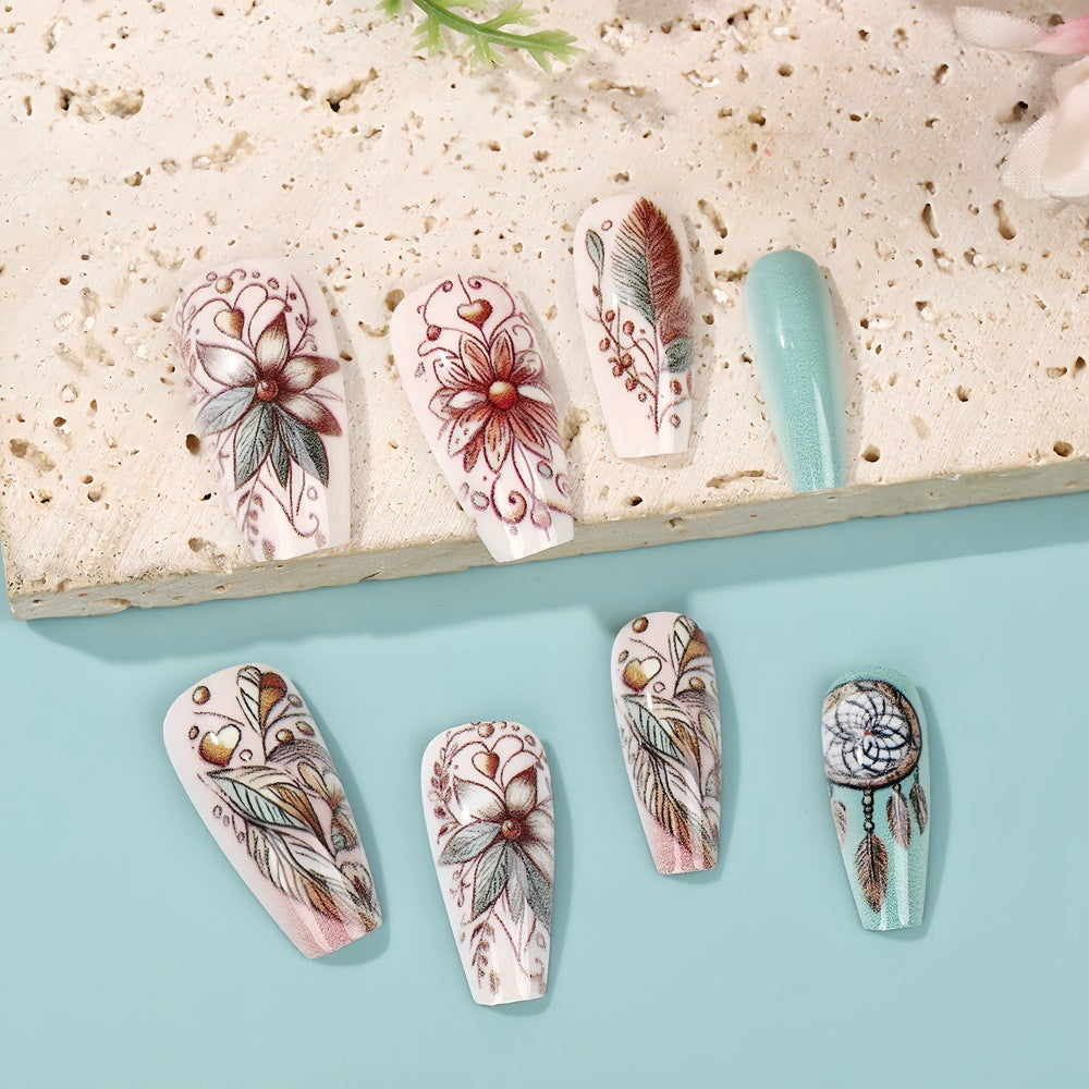 Kunstnägel mit floralen Mustern und Traumfänger-Motiv Brehn