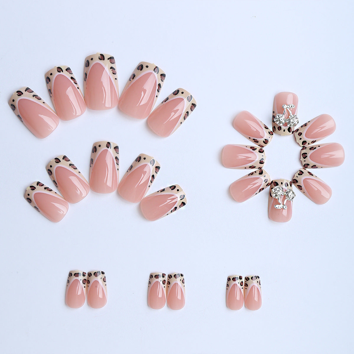 Künstliche Fingernägel mit Elegantem Tiermuster und Glitzerdetails Brehn
