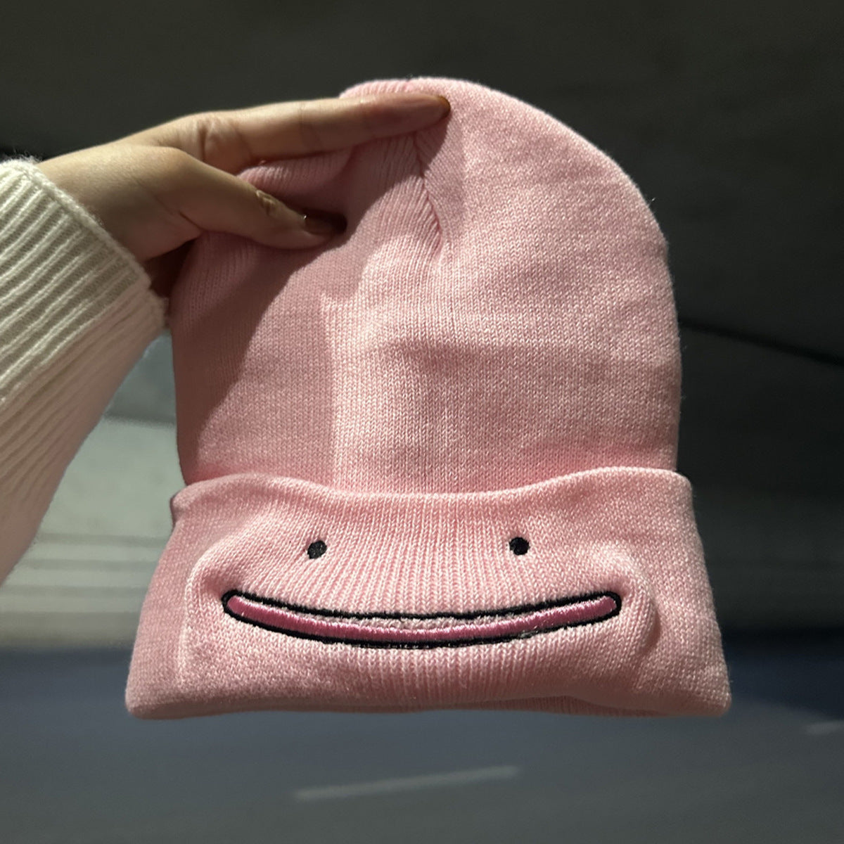 Verspielte Strickmütze
