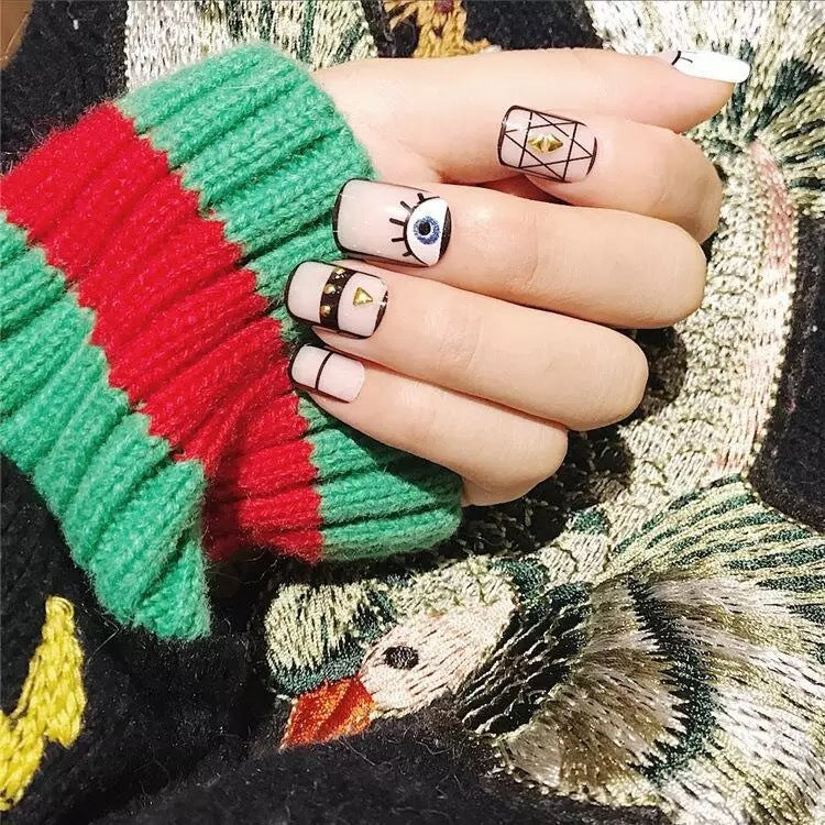 Künstlerische Press-On Nagelset mit Augenmuster