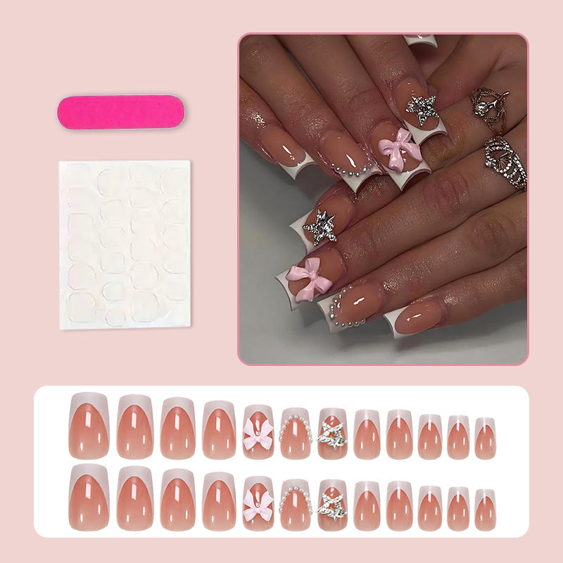 Kunstnagelset mit eleganten 3D-Blumen und Glitzerakzenten Brehn