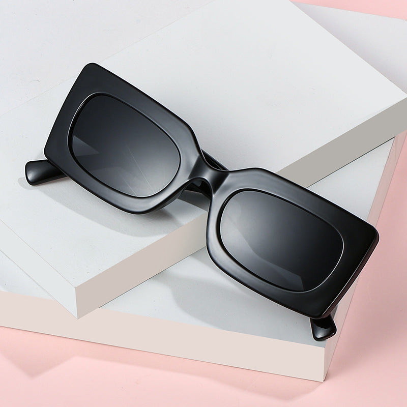 Damen modische Sonnenbrille im kantigen Design Brehn