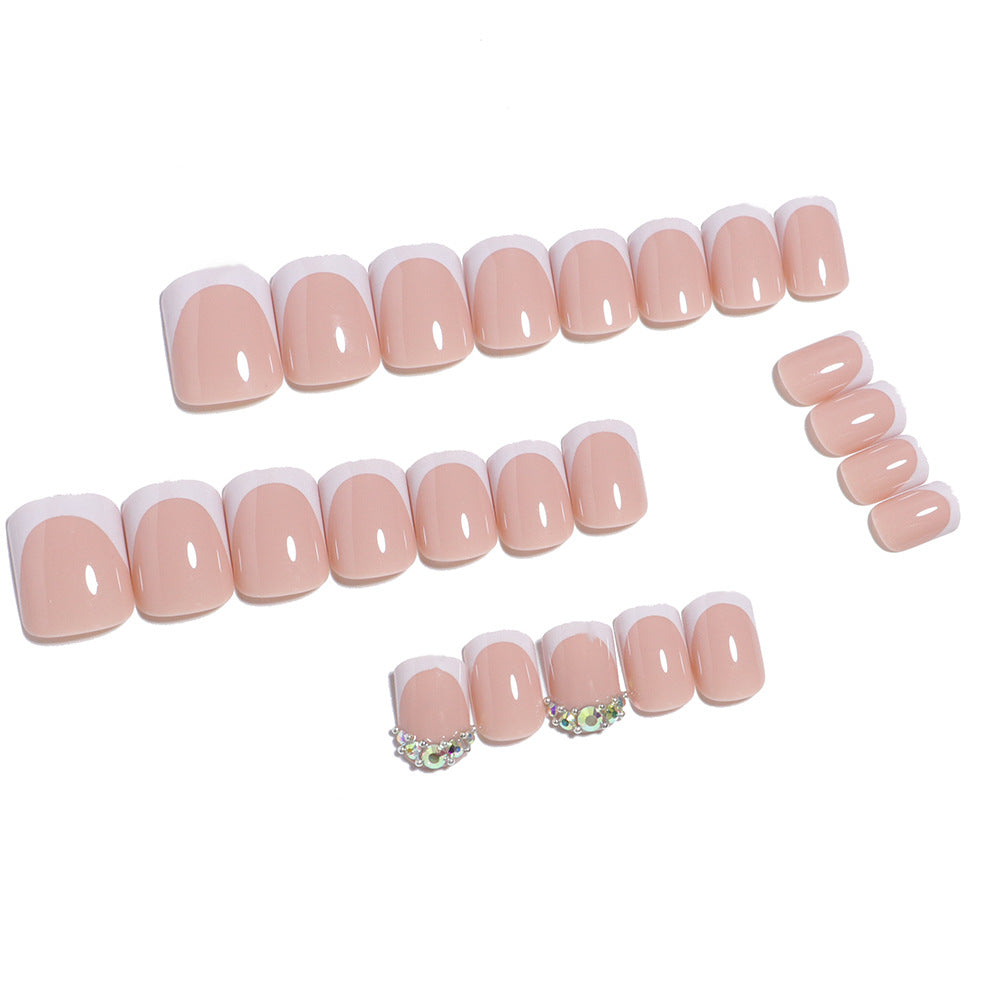 Elegantes Press-On-Nagelset mit Strass-Akzenten Brehn