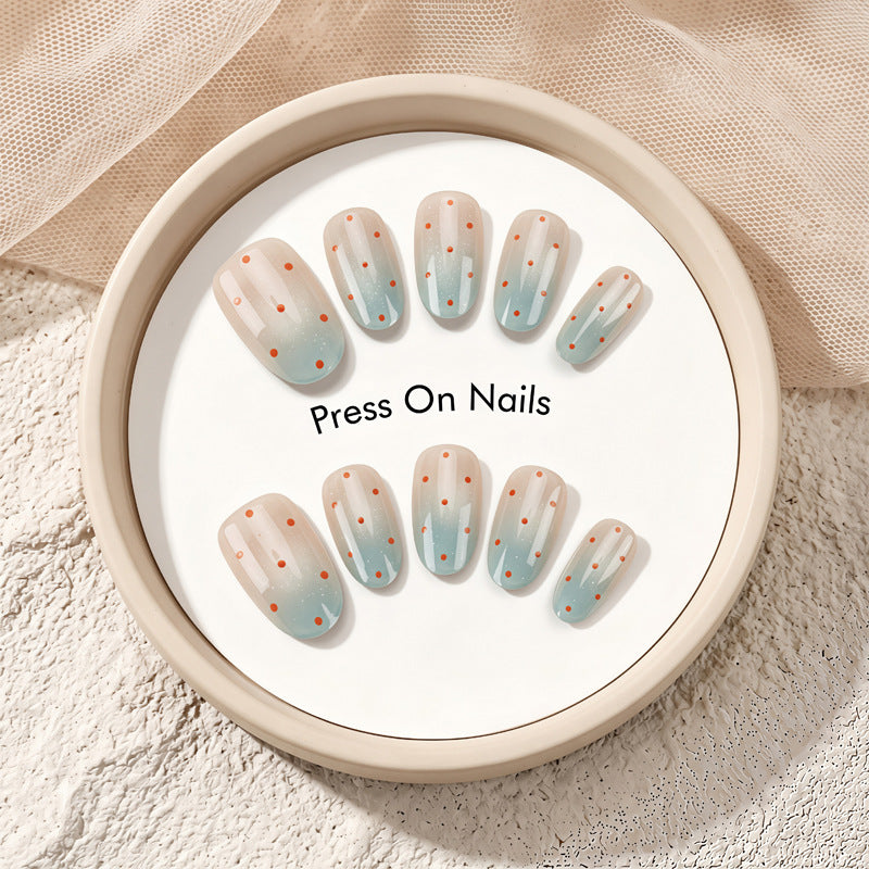 Dekorative Press-On-Nagelkunst mit Ombre-Design Brehn