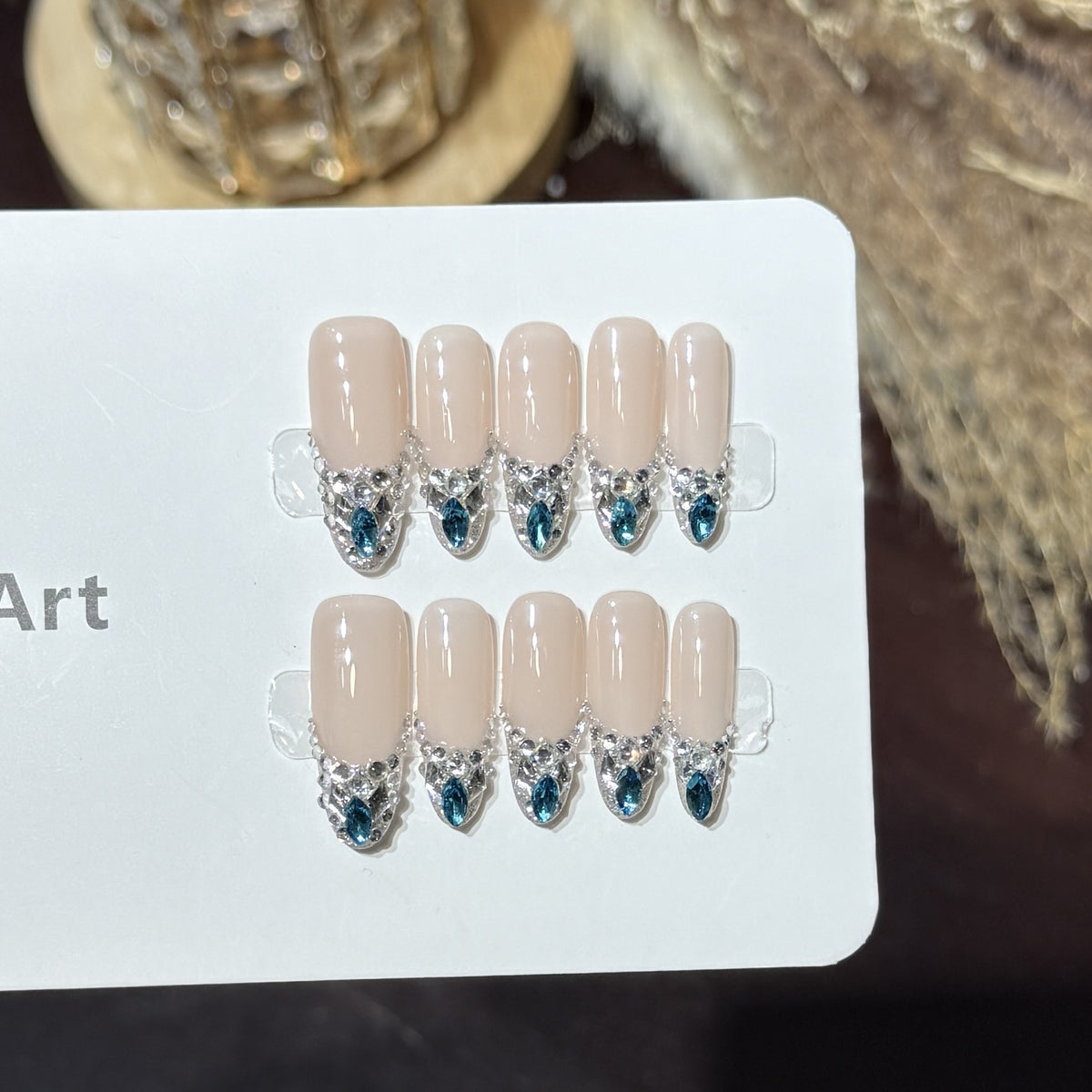 Elegantes Press-On-Nagelset mit Strassakzenten Brehn