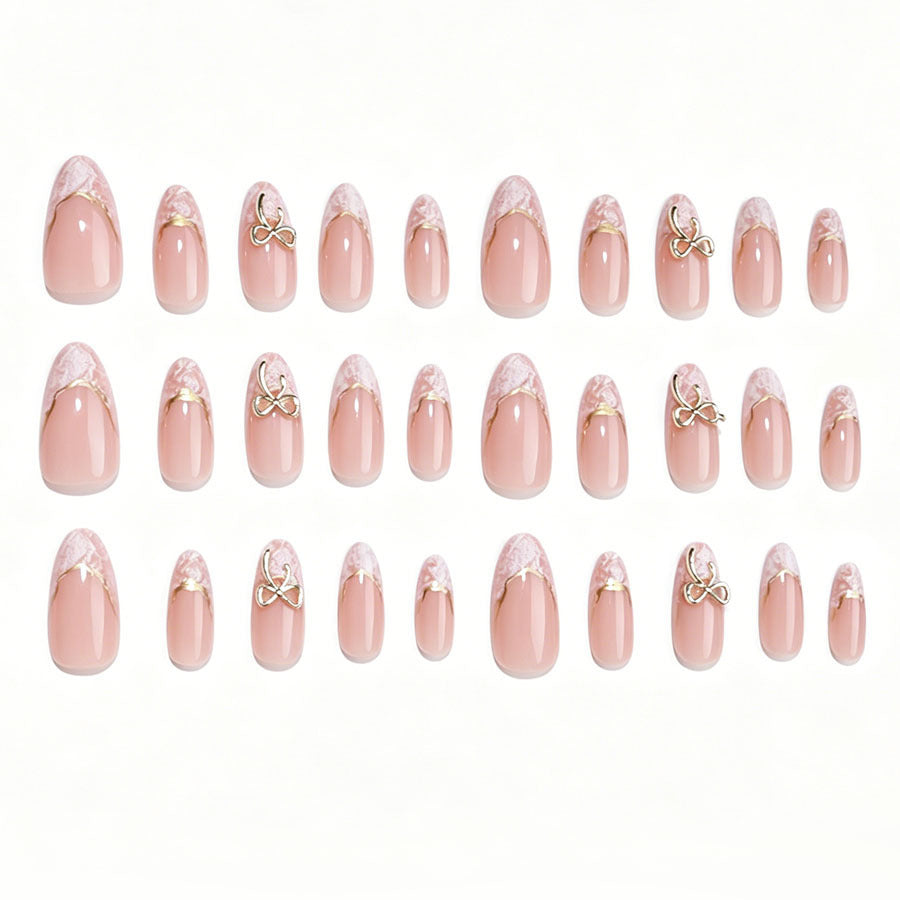 Stiletto Kunstnagelset mit eleganten goldenen Akzenten Brehn