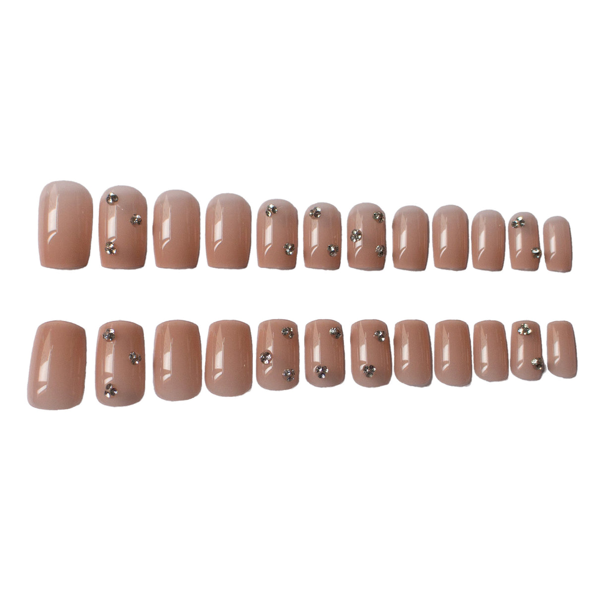 Dekorative Nagelkunst mit Strassakzenten