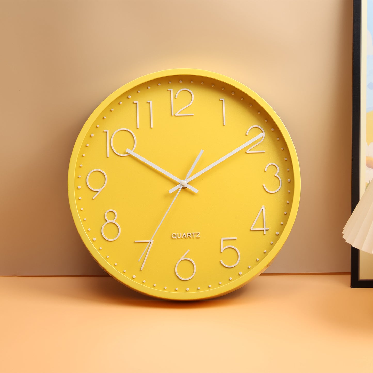 Wanduhr im minimalistischem und eleganten Design Brehn