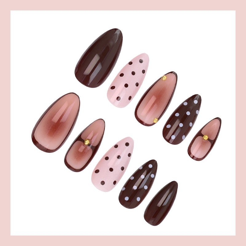 Kunstnagelset mit eleganten Akzenten und kreativen Designs Brehn
