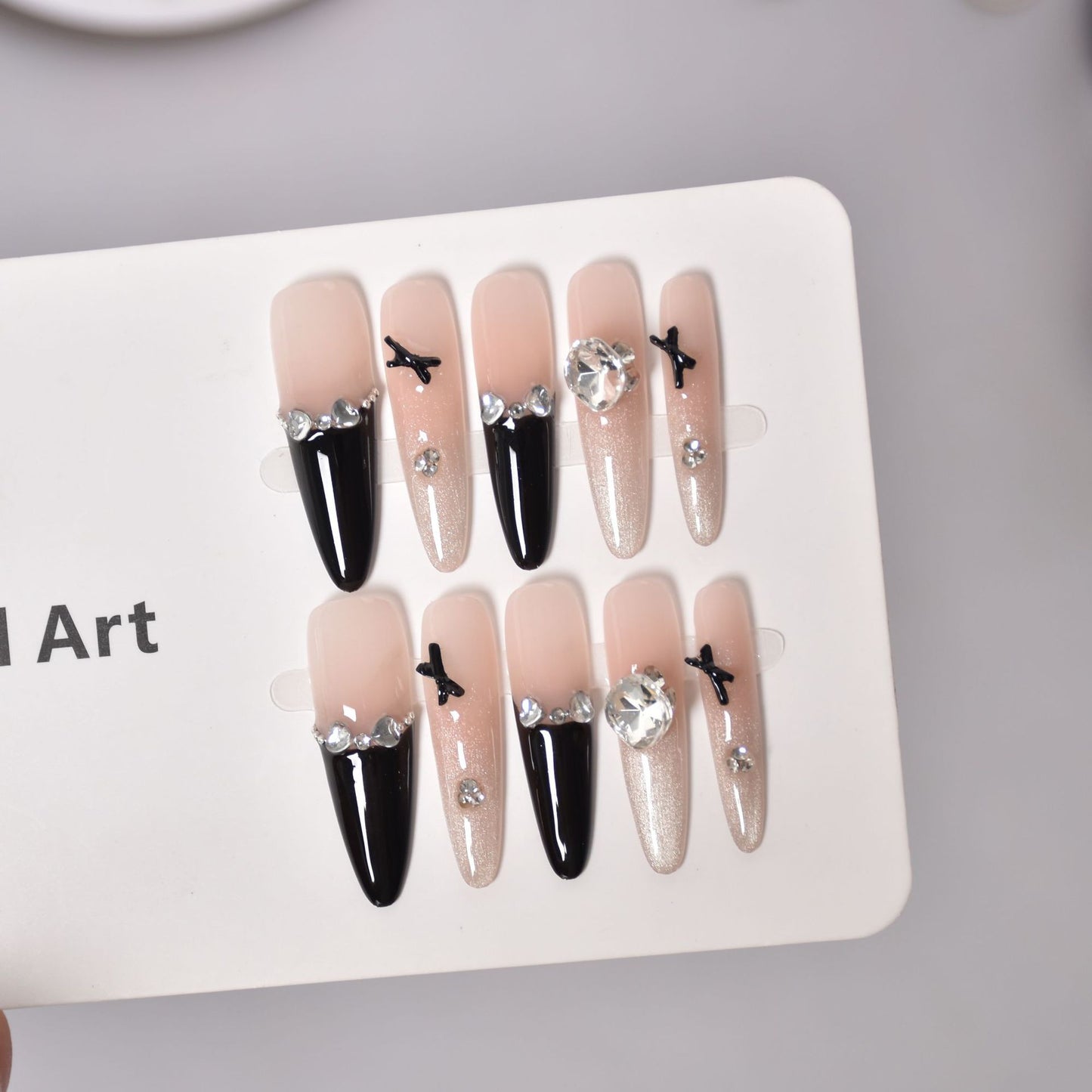 Elegante 3D verziehene Press-On Nagelverlängerungen Brehn