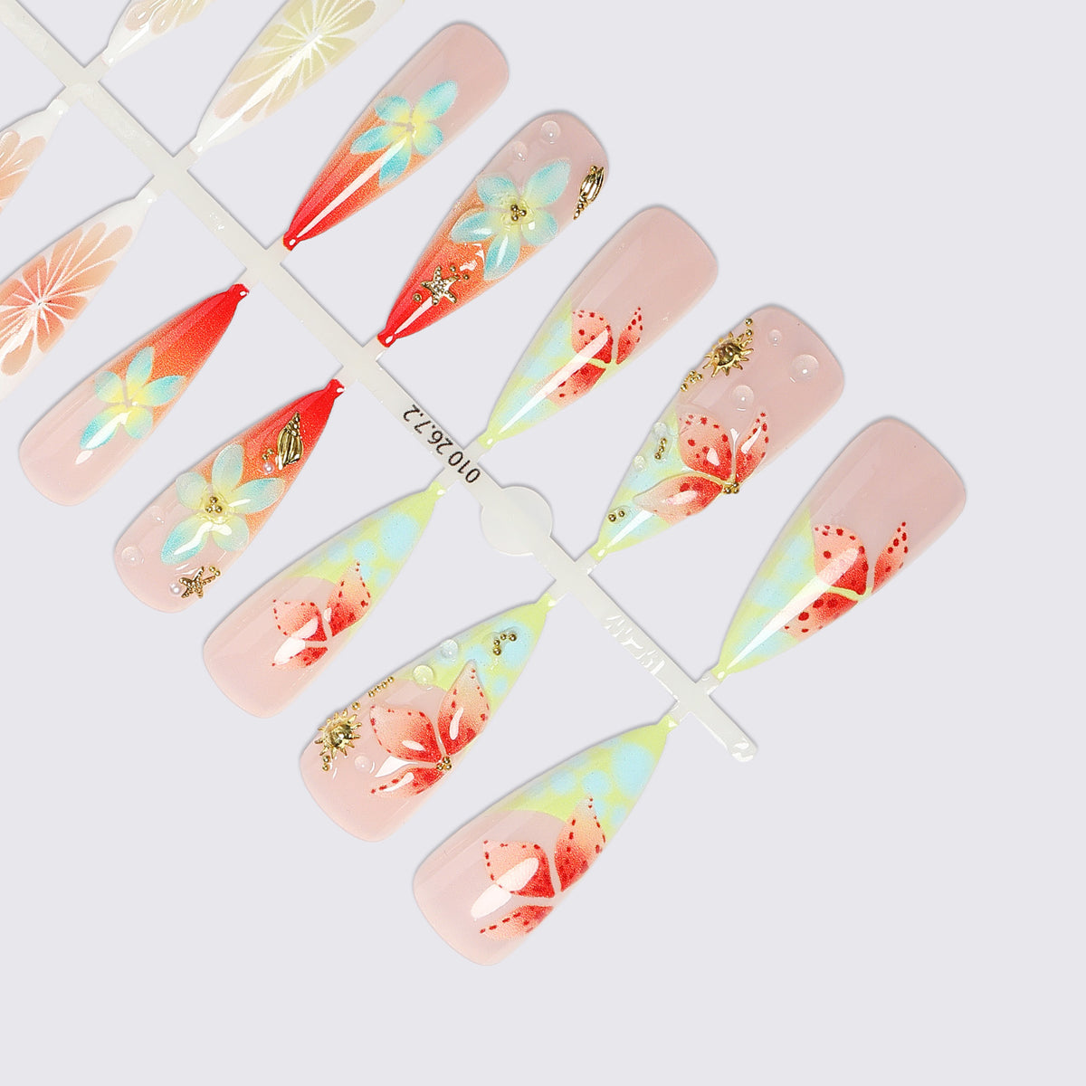 Kunstnagelset mit floralen und maritimen Akzenten Brehn