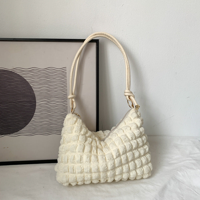 Texturierte gehäkelte Handtasche