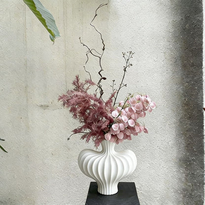 Elegante dekorative Blumenarrangement