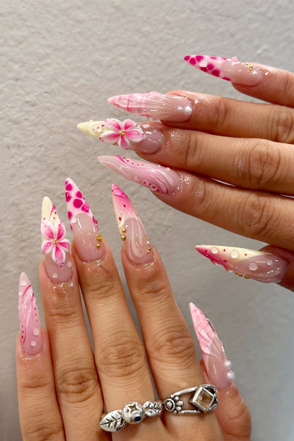 Florale Stiletto Press-On Nagelset mit künstlerischem Design Brehn
