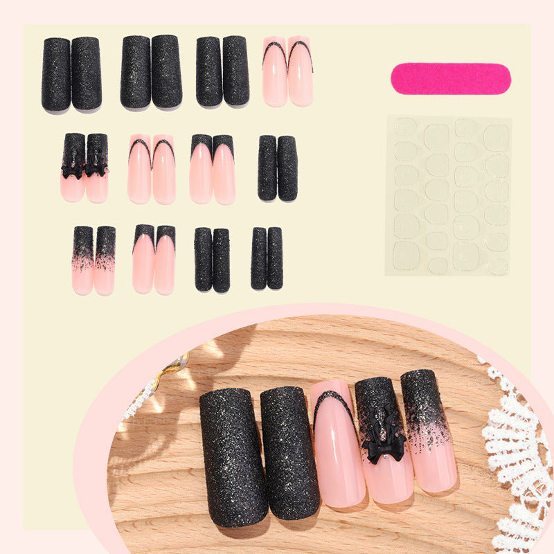 Kreatives Kunstnagelset mit Glamourösen Akzenten Brehn