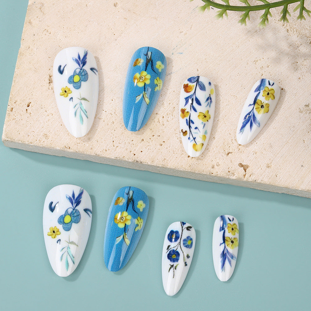 Kunstnägel mit floralen Mustern Brehn
