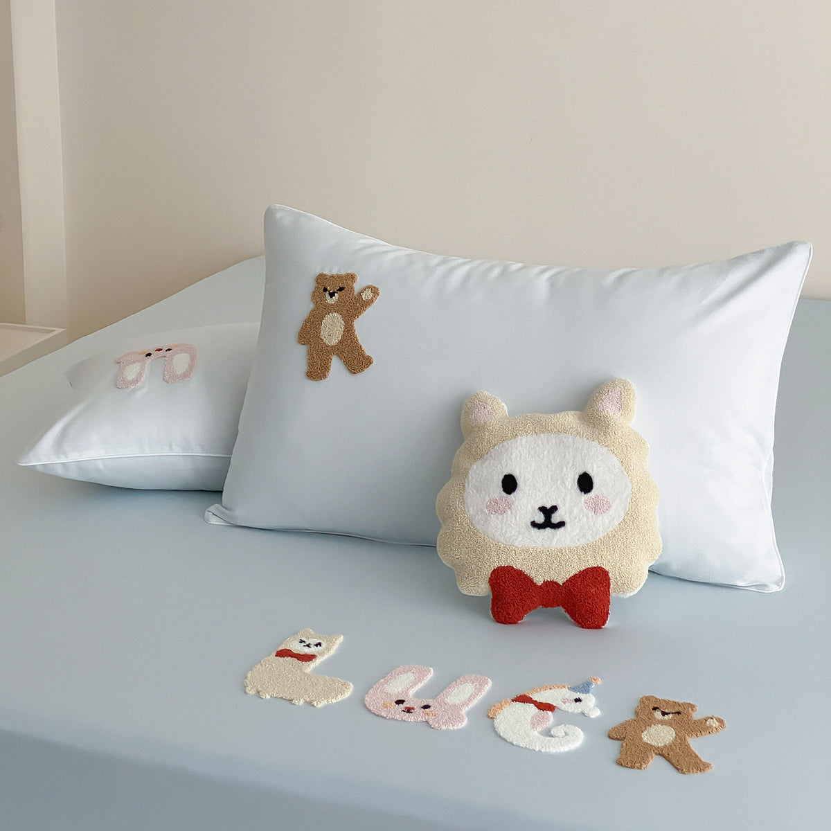 Besticktes Stretch-Spannbettlaken-Set mit Applikationsente und passenden Kissen