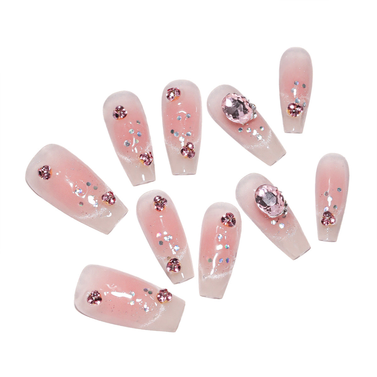 Künstliche Nagelverlängerungen mit kunstvollen Glitzerakzenten Brehn