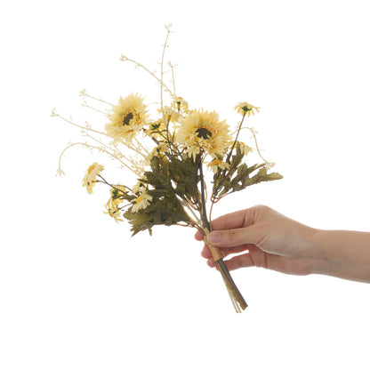 Lebensechte Blumenstrauß-Anordnung