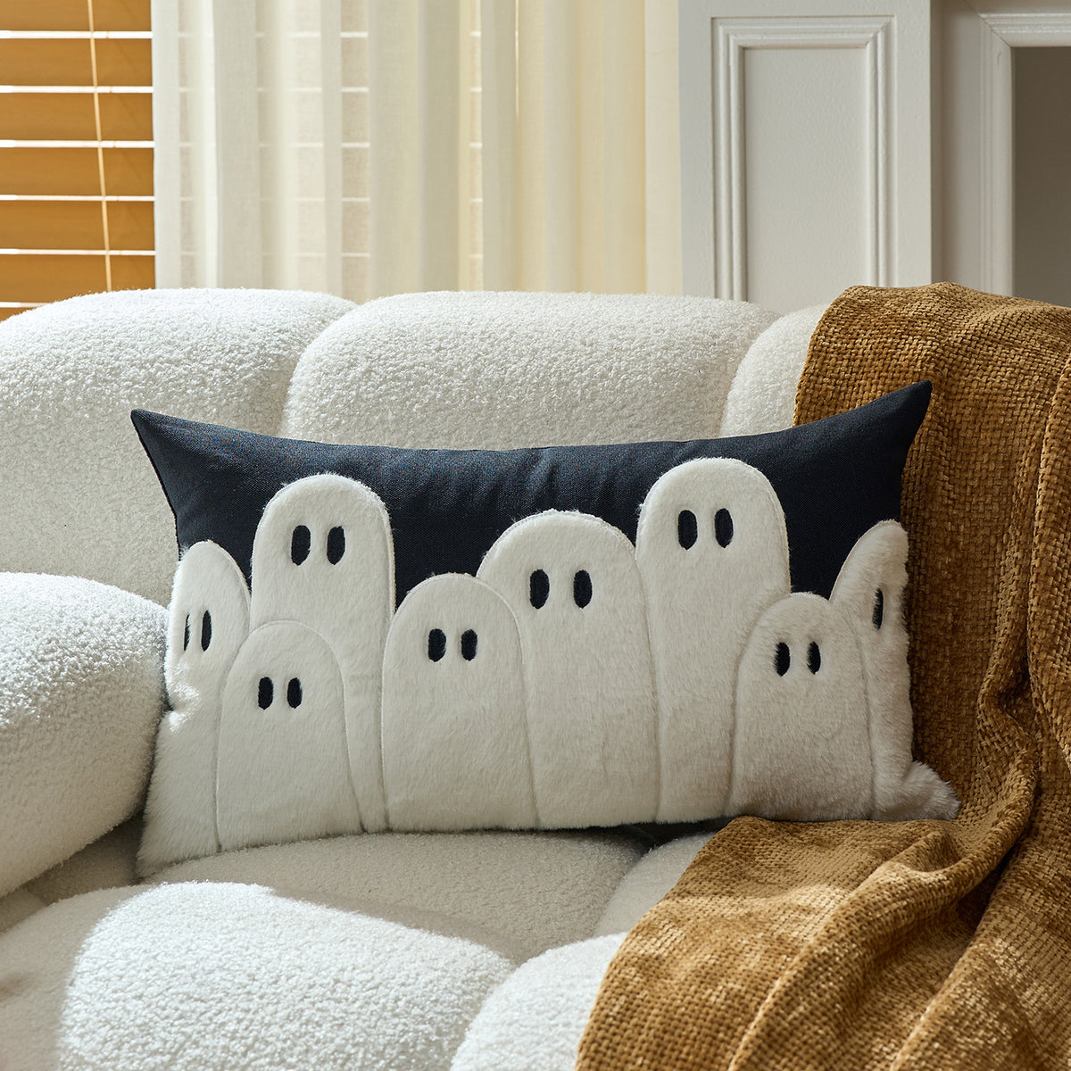 Gepolsterter Chenille Ghost Applikation Quadrat Kissenbezug mit verstecktem Reißverschluss