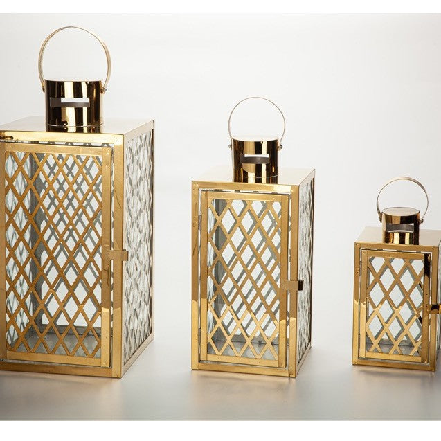 Moderne polierte Gitter-Metalllaterne-Kollektion mit Scharniertür und oberem Schlaufengriff Brehn