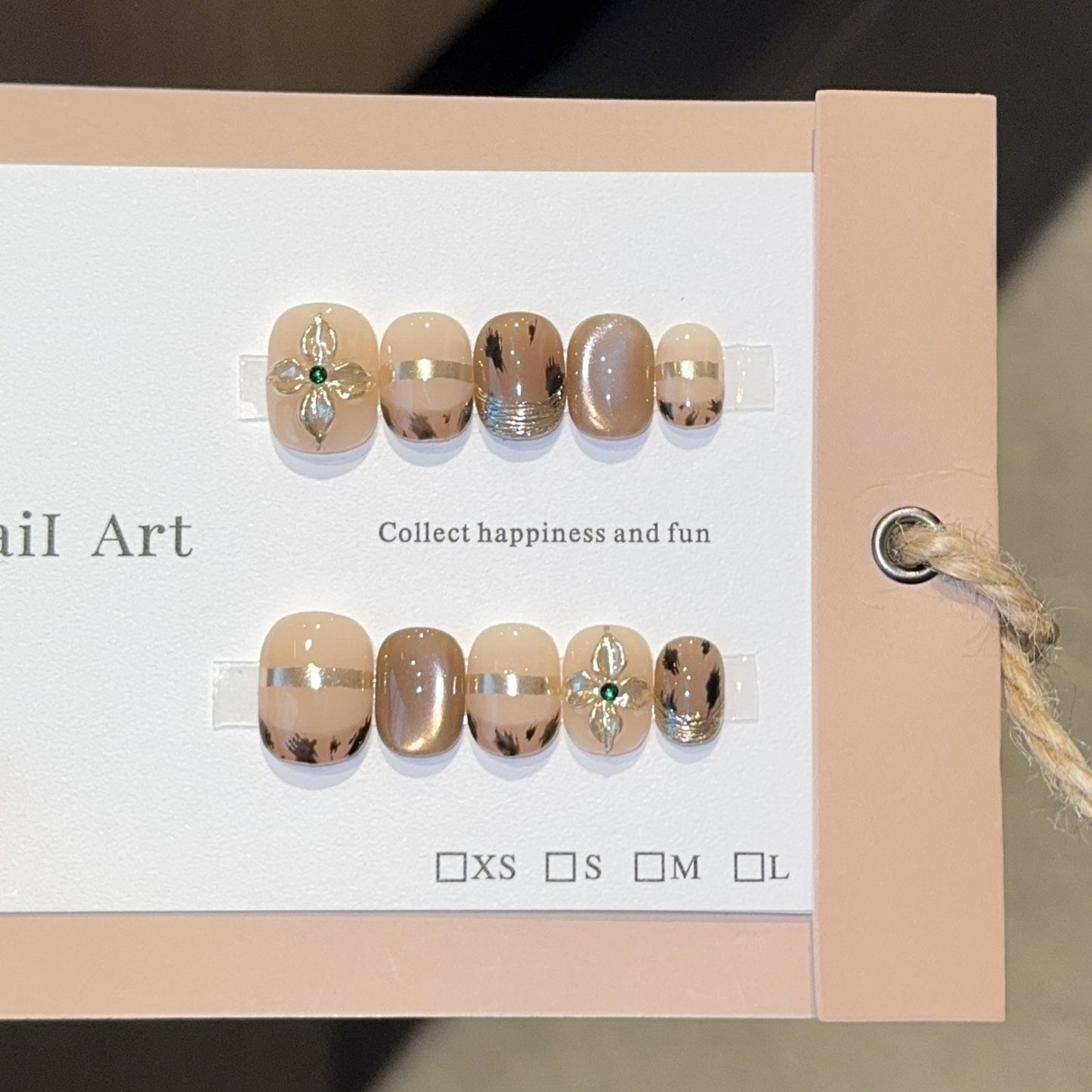 Kunstnägel mit Eleganten Goldverzierungen Brehn