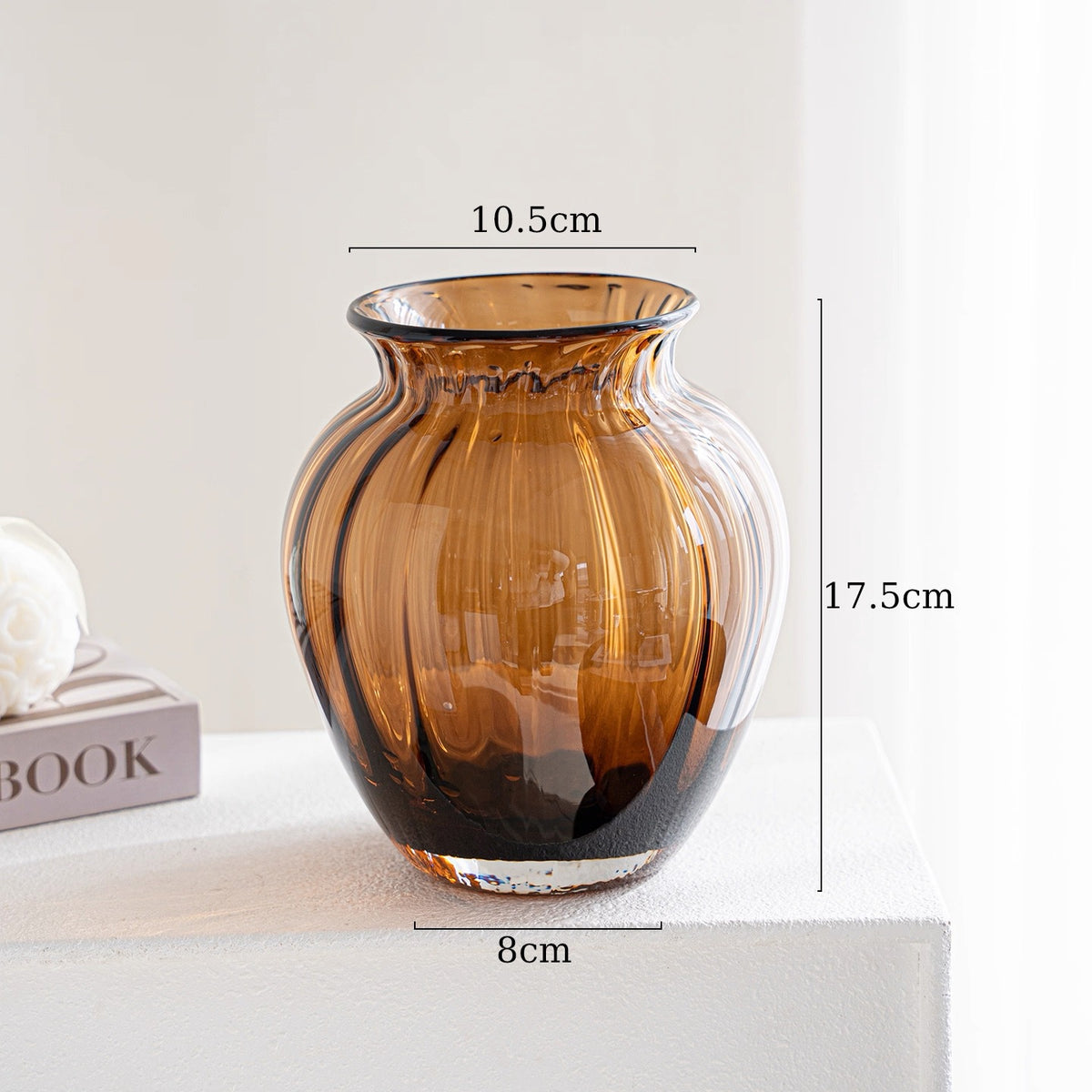 Mouthblown gerippte rauchige Glaslampen-Vase mit schmalem Hals Brehn