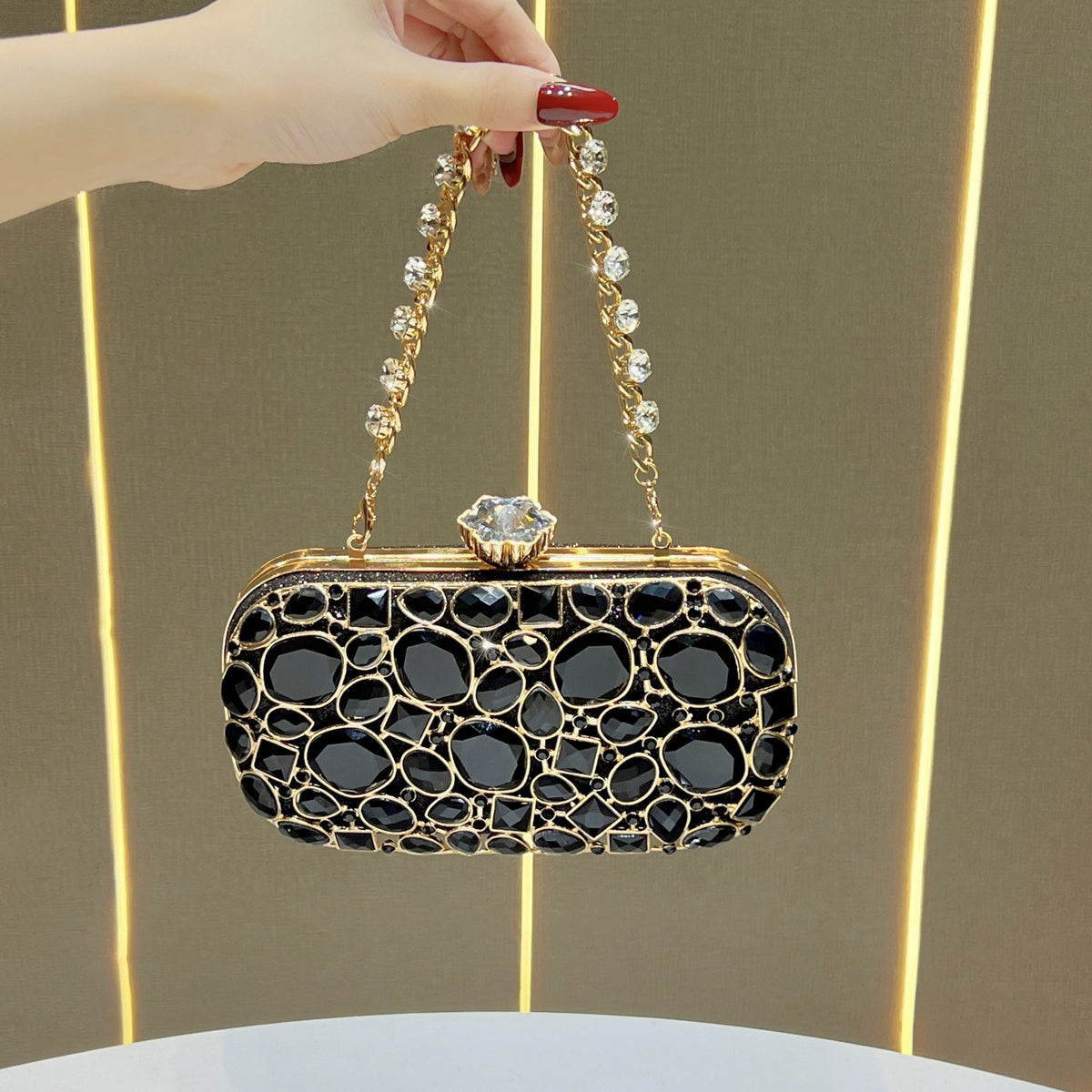 Dekorative Kristallakzentuierte Abend-Clutch