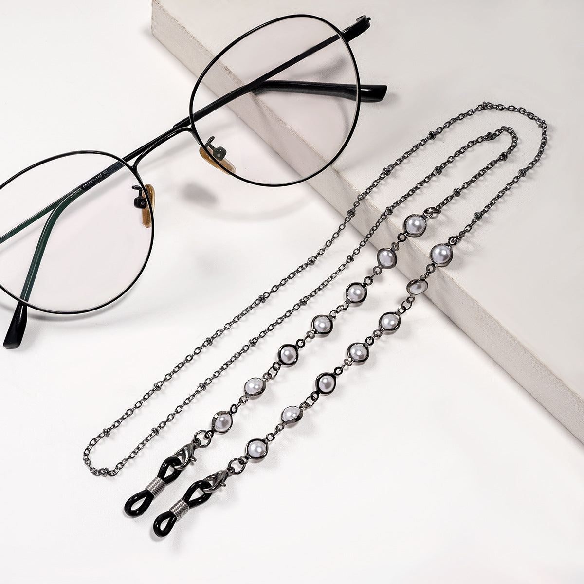 Elegante Perlenbesetzte Brillekette Brehn