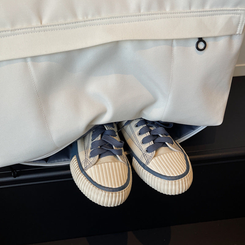Sportliche Reisetasche Aus Strapazierfähigem Material mit Ergonomischen Griffen Brehn