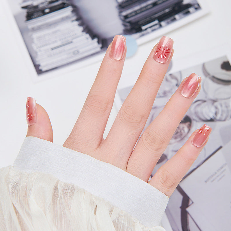 Kunstvolle Nagelverlängerungen mit floralen Akzenten Brehn