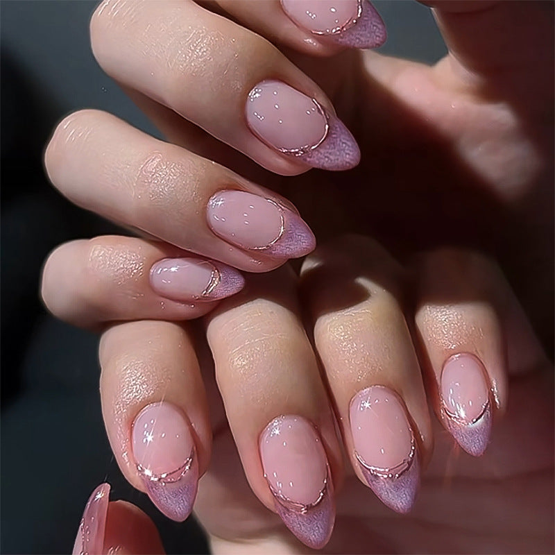 Kunstvolle Stiletto-Nägel mit Glitzer- und Ombre-Design Brehn
