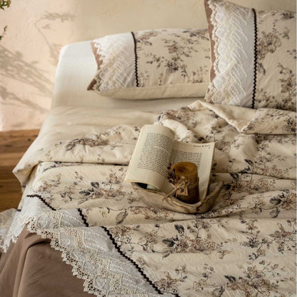 Gestepptes Baumwoll-Bettwäscheset mit Vintage-Blumenmuster und Spitzenbordüre