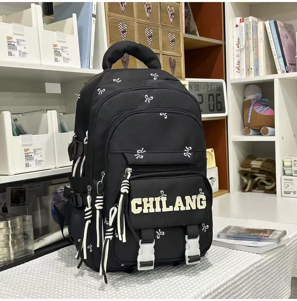 Mehrfächer gestickter Schulrucksack