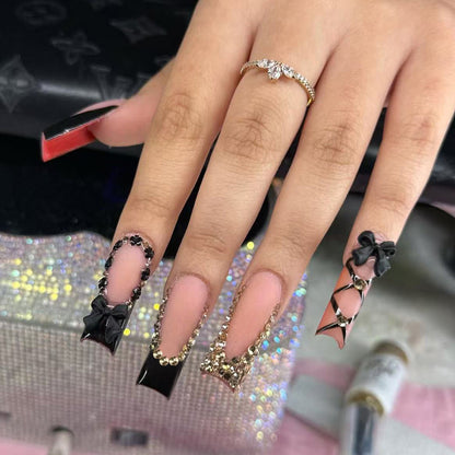 Luxus Kunstnägel mit glitzernden Akzenten und kreativem Design Brehn