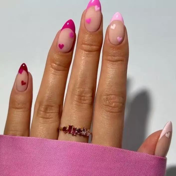 Kunstnagelset mit romantischen Herz-Designs Brehn