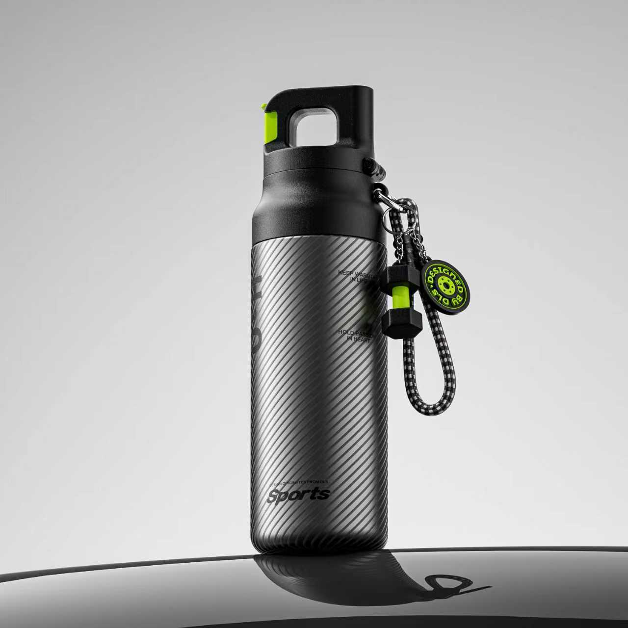 Damen Sportliche Wasserflasche mit innovativem Verschluss Brehn