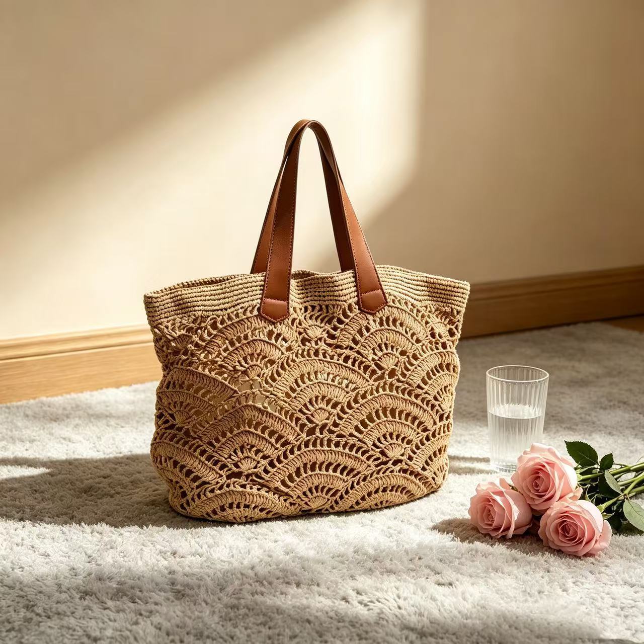Geflochtene Strandtasche mit Ledergriffen Brehn