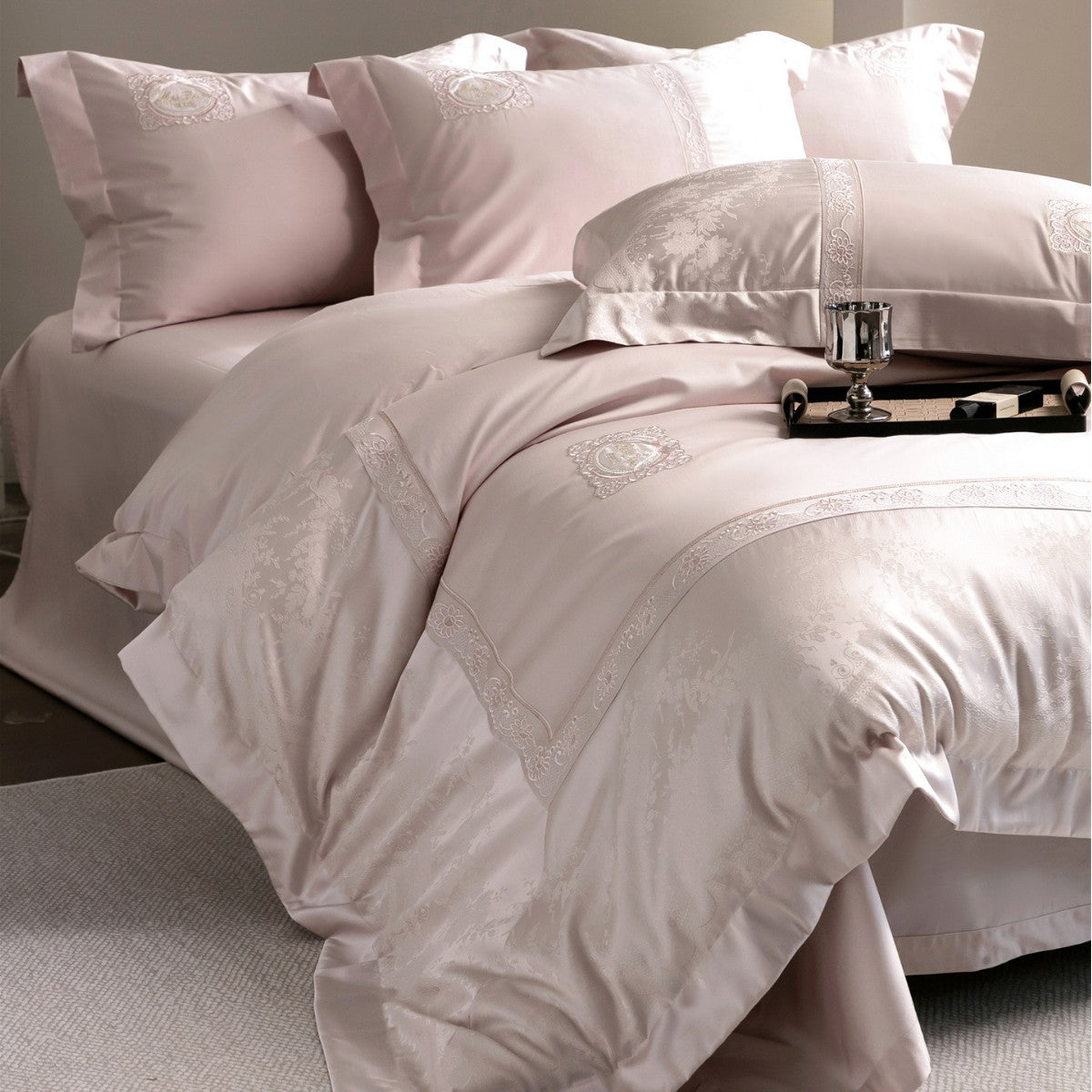 Luxuriöses Besticktes Satin-Jacquard Bettbezug-Set mit Medaillon und Spitzenrand