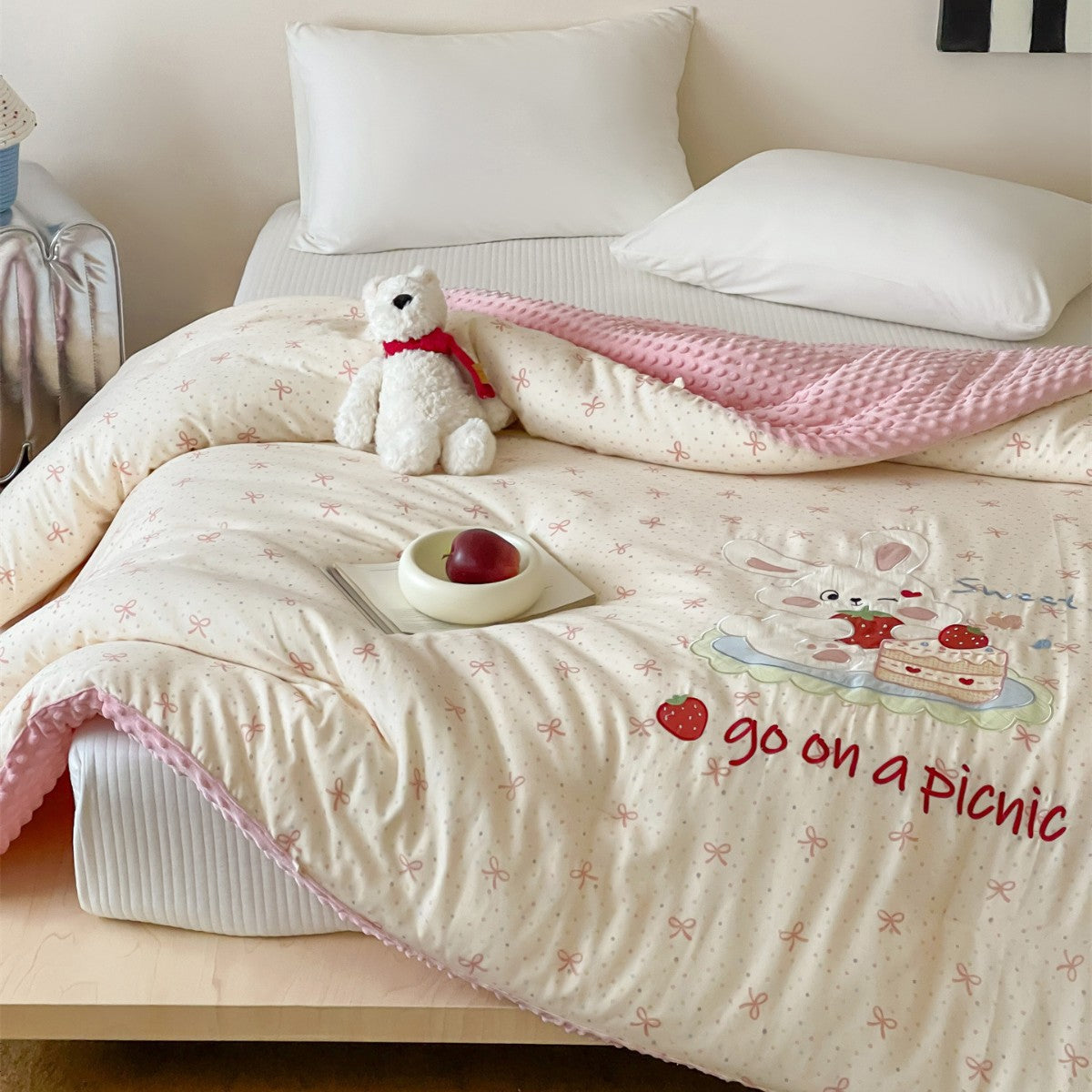 Quilted Baumwollmischung Applikation Hase Komforter Set mit Wendbarem Minky Besatz und Dekorativen Kissenbezügen