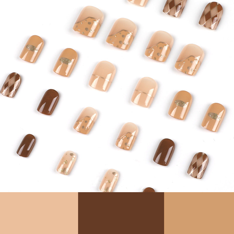 Kunstvolle Nagelkunst mit Eleganten Mustern Brehn