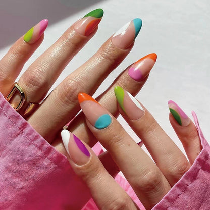 Kunstvolle Nailart mit bunten Akzenten Brehn