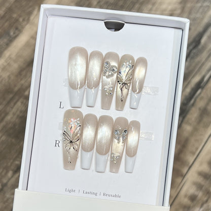Elegantes Press-On-Nägel-Set mit Schmetterlings- und Juwelenakzenten Brehn